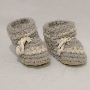 Cozy wool and suede baby moccasin booties